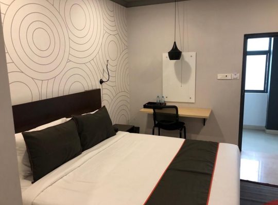 (4 STAR HOTEL)Collection O 30111 EVEREST PARRYS Poonamallee High ROAD Property
